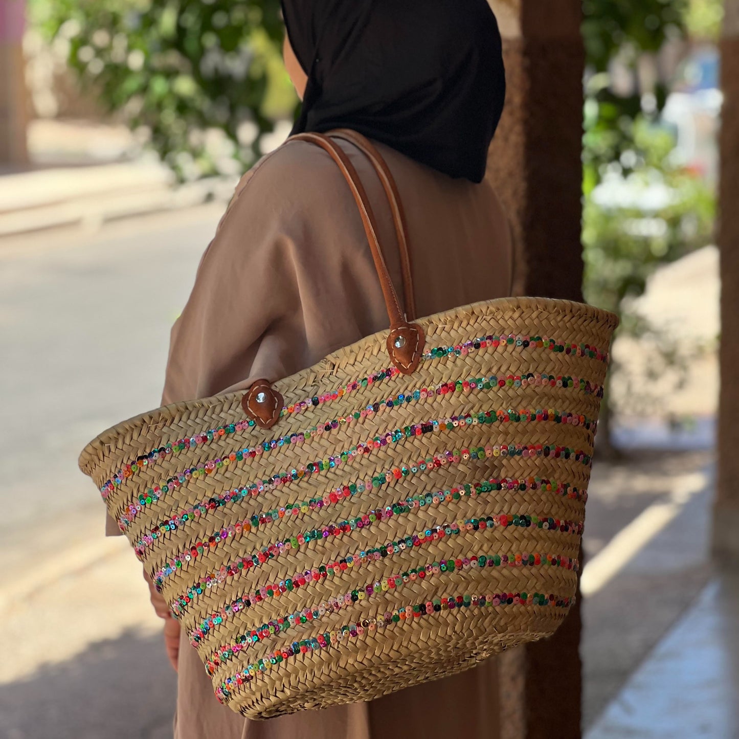 LARGE BEACH BAG WITH MIXED COLOR SEQUIN LINES