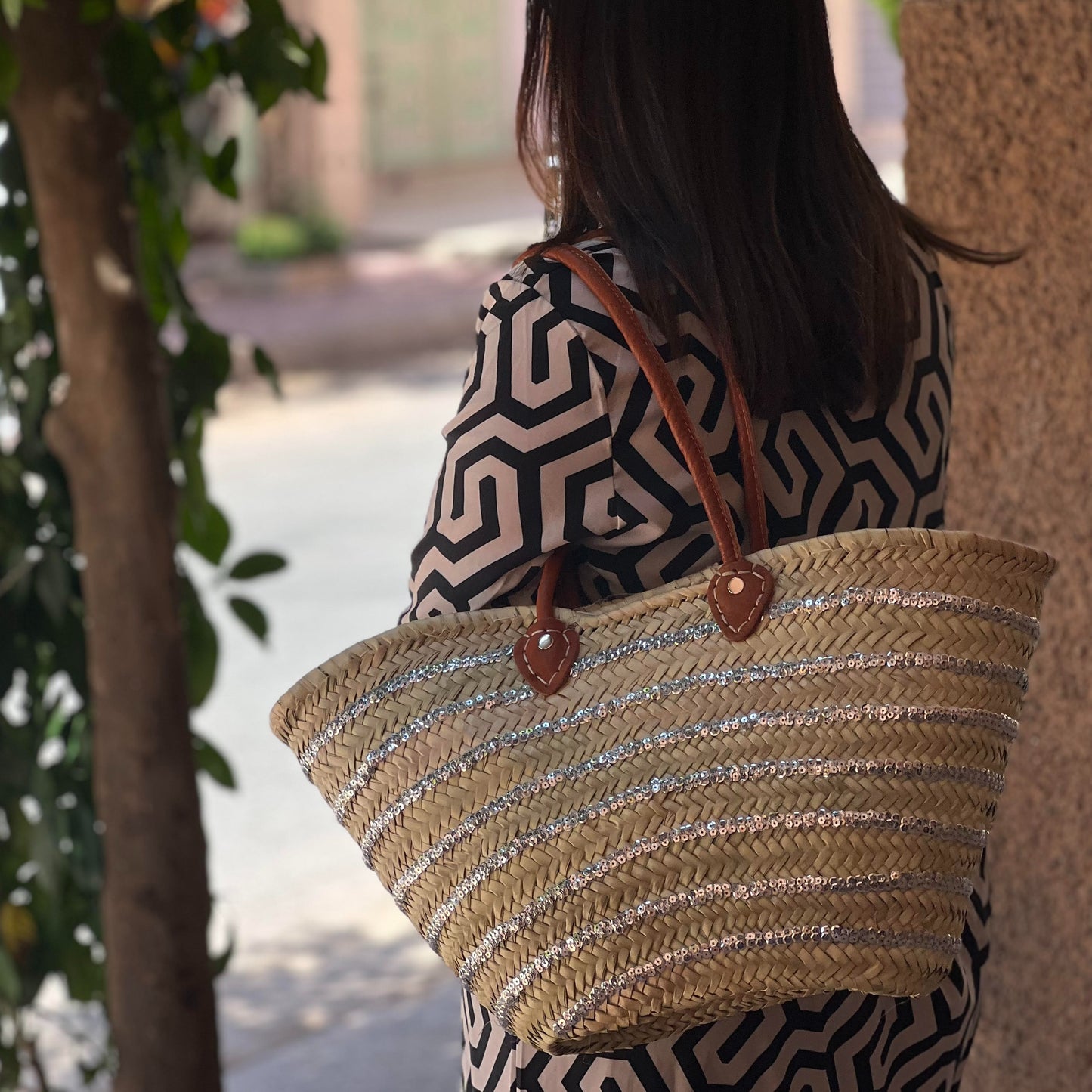 LARGE BEACH BAG WITH SILVER SEQUIN LINES