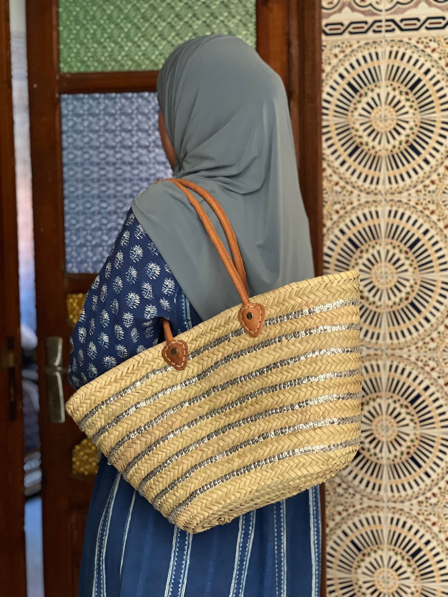 LARGE BEACH BAG WITH SILVER SEQUIN LINES