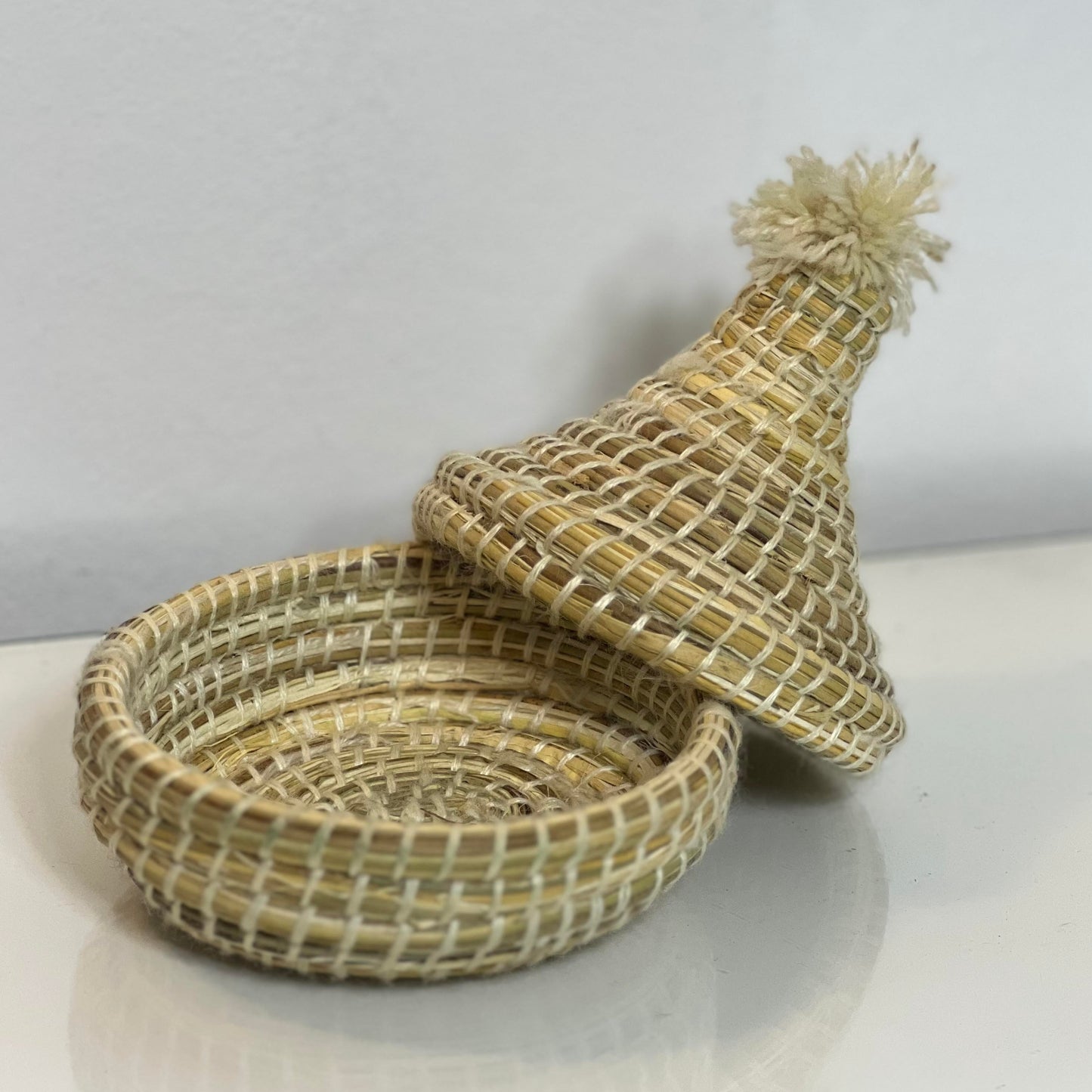 DECORATIVE STRAW TAJINE