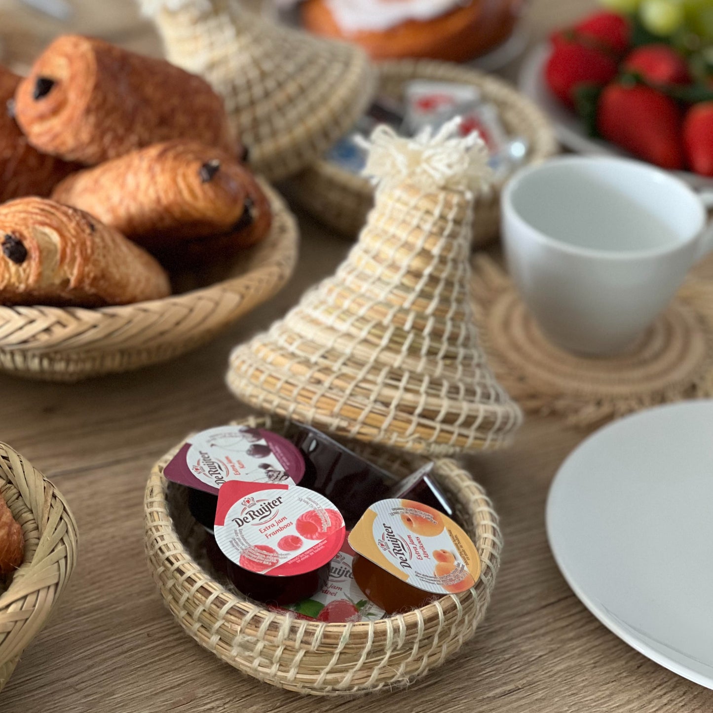 DECORATIVE STRAW TAJINE