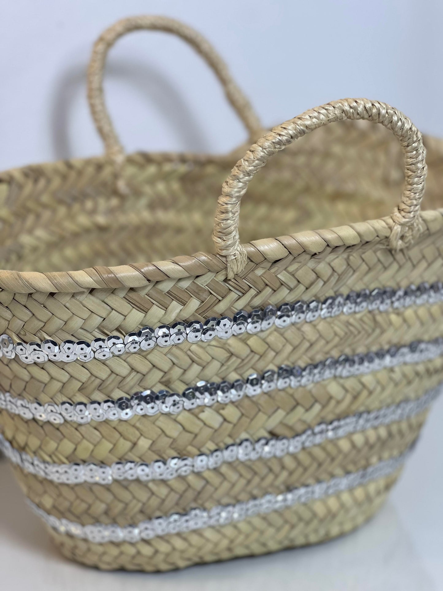 MINI BEACH BASKET WITH SILVER SEQUIN DECORATION