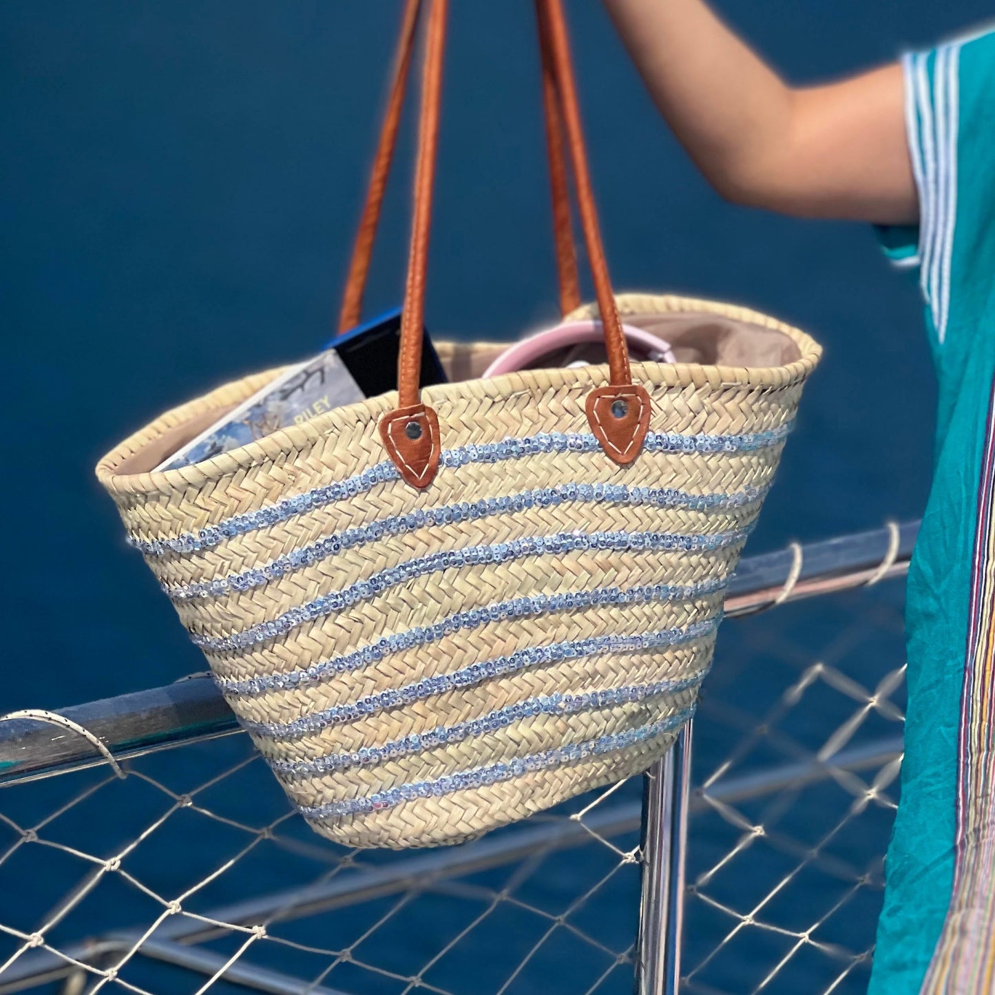 LARGE BEACH BAG WITH SILVER SEQUIN LINES